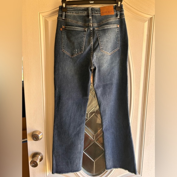 Judy Blue Women's Medium Wash Cropped Jeans - Picture 2 of 4